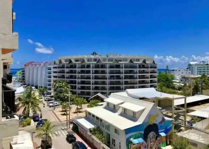 1 Cuadra De La Playa Principal Apartamentos Top
