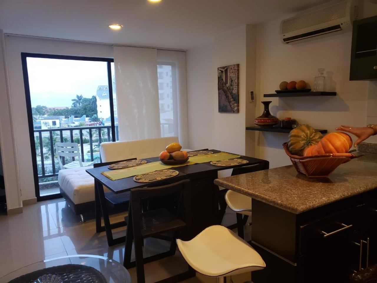 Apartamento 1 Cuadra De La Playa Principal *