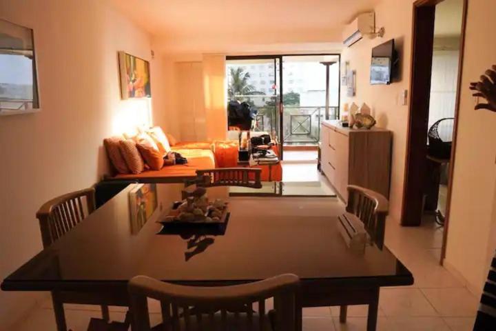 Apartamento 1 Cuadra De La Playa Principal *